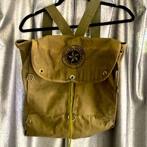 Khaki satchel with 2 front pockets